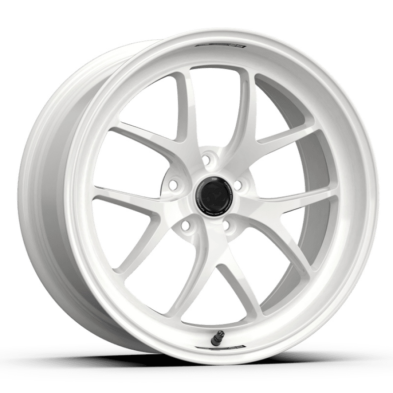 fifteen52 RSSRW-99554+38-2 fifteen52 Sector RSR 19x9.5 5x114.3 38mm ET 73.1mm Center Bore Rally White