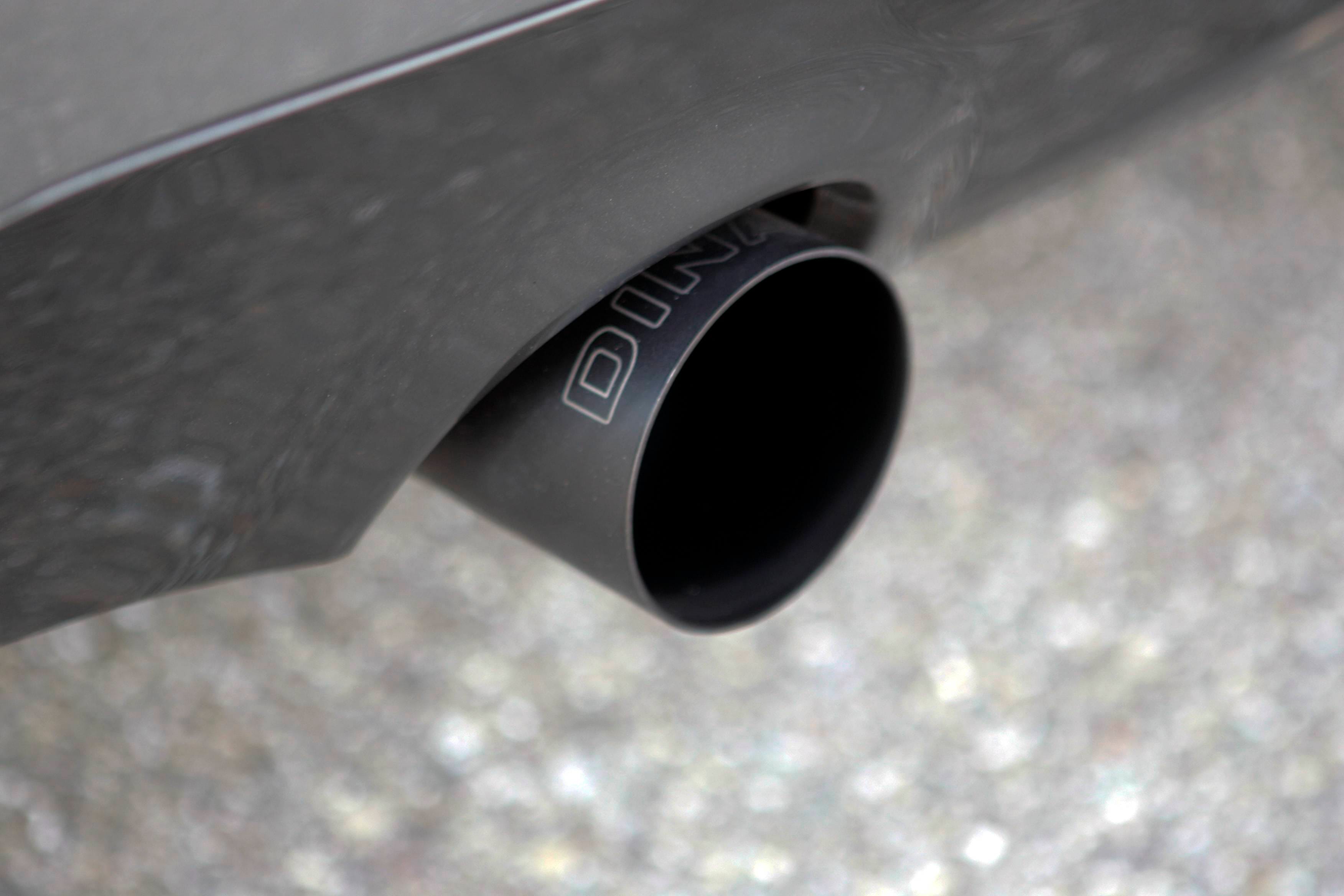 GFBV D660-0011-BLK Dinan Free Flow Axle-Back Exhaust - 2007-2013 BMW 335i/335is/335xi - Fits select 2007-2013 BMW models thumbnail 4